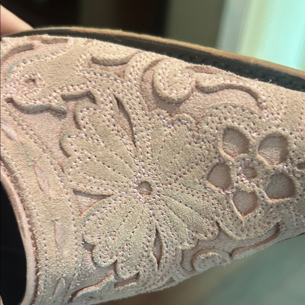 Elegant Embroidered Women's Ankle Booties - Picture 4 of 4